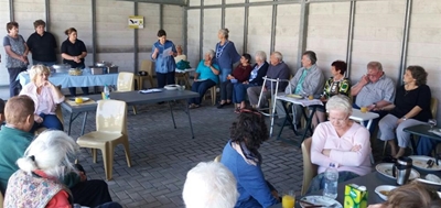 Buurtwag bederf bejaardes met spitbraai