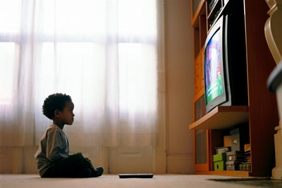 TV ads may spur snacking in kids as young as two