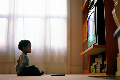 TV ads may spur snacking in kids as young as two