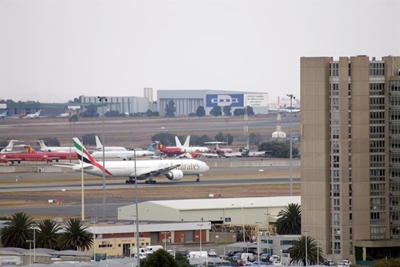 Dropped coffin leads to flight delays