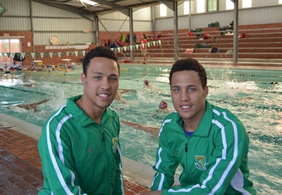 Swim twins aim for explosive displays