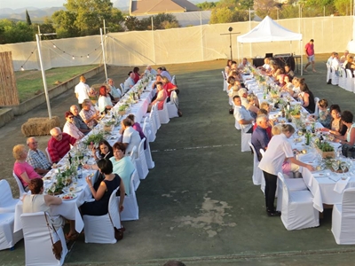 Laerskool hou dorp se eerste langtafel