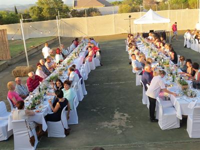 Laerskool hou dorp se eerste langtafel