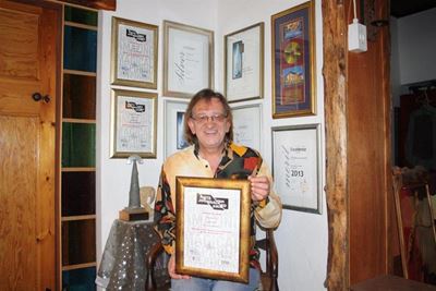 Plaaslike kunstejoernalis wen goud