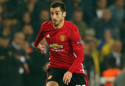 Mkhitaryan sparkles as United reach Europa last 32