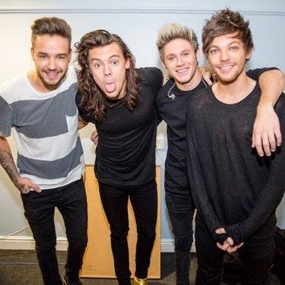 One Direction reunite to support Louis Tomlinson