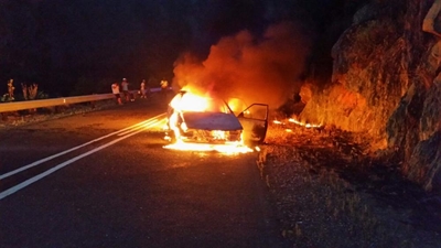 Motor brand uit op grottepad