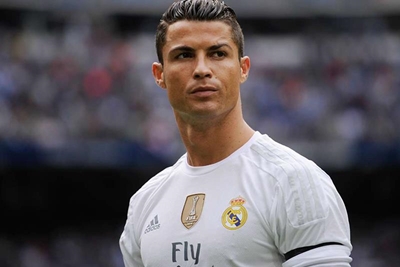 Real Madrid survive scare to win club cup