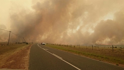 R328 gesluit weens brand