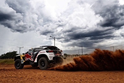Reigning champ extends Dakar lead in Bolivia