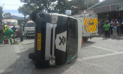 Bakkie T-bones taxi