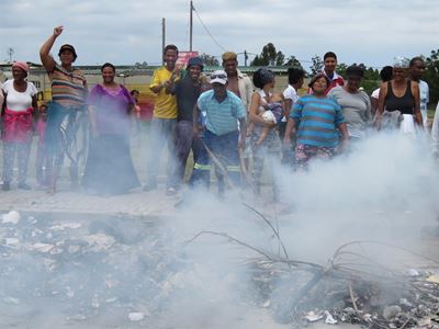 Riot, rubber bullets over housing