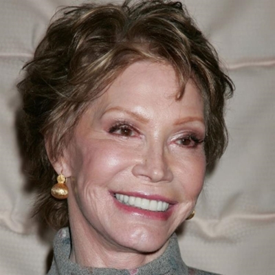 Mary Tyler Moore dies at 80