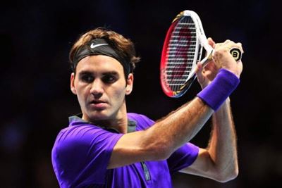 Federer fights off Wawrinka to reach Australian Open final