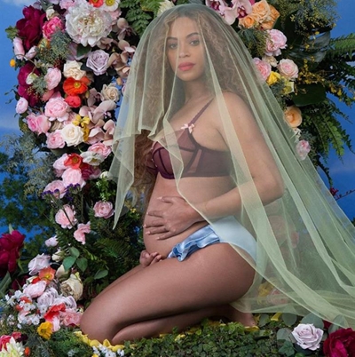 Pregnant Beyonce photo mesmerises America