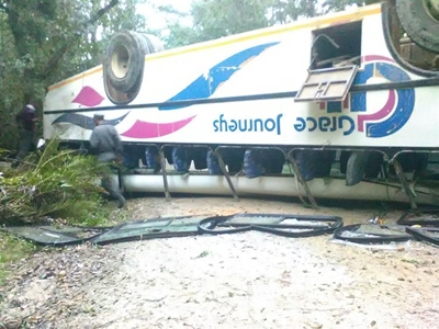 Bus overturns in Knysna