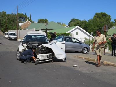 Botsing by kruising in Oudtshoorn Noord