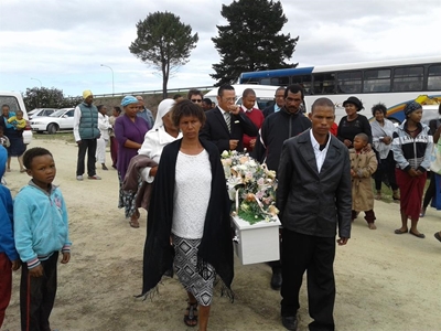 Dogtertjie (5) word begrawe
