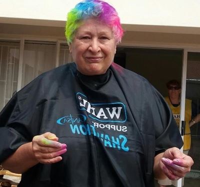 Kleur en skeer vir goeie doel