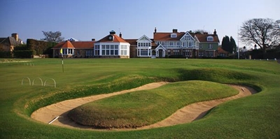 Golf club makes historic vote to allow women members