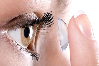 Do's and don’ts for contact lens wearers