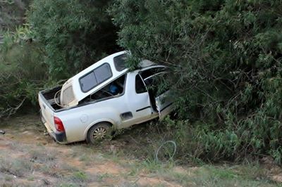 Bakkie rol buite Mosselbaai