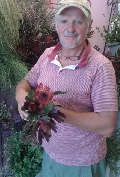 Male florist whips up bouquets in a flash