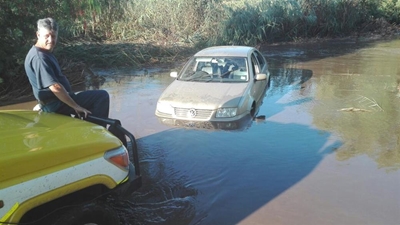 Motoriste gewaarsku teen water oor paaie