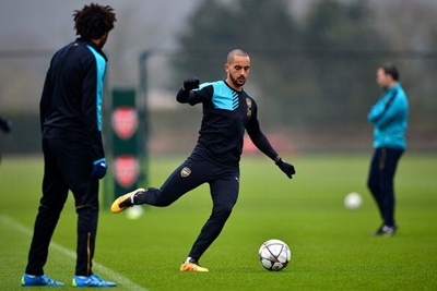 Arsenal keep UCL hopes alive