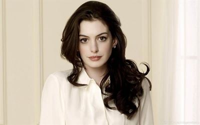 Anne Hathaway nearly kills son on jungle gym