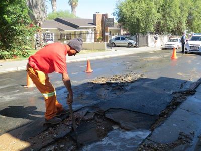 Straat gee mee onder bakkie