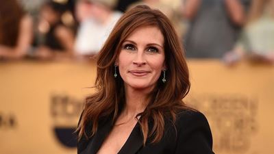 She's the world's prettiest woman (for the 5th time)