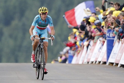 Nibali v Quintana sparks to fly on Mount Etna