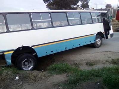 Bus lands in ditch: Learners injured