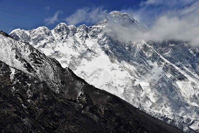 3 Climbers die on Everest, 1 missing