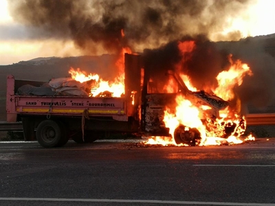 Voertuig brand op N2