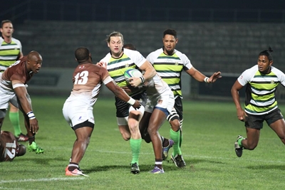 Arende pak WP op Oudtshoorn
