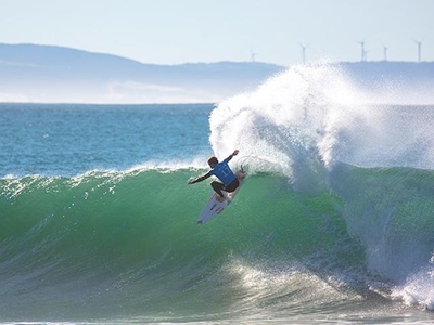 Spectacular surfing at Corona Open J-Bay