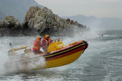 Search for 8 missing fishermen continues