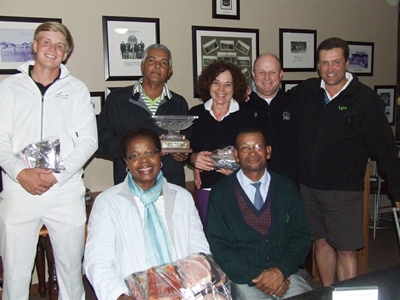 Jodie presteer by Modderfontein Trust Gholfdag