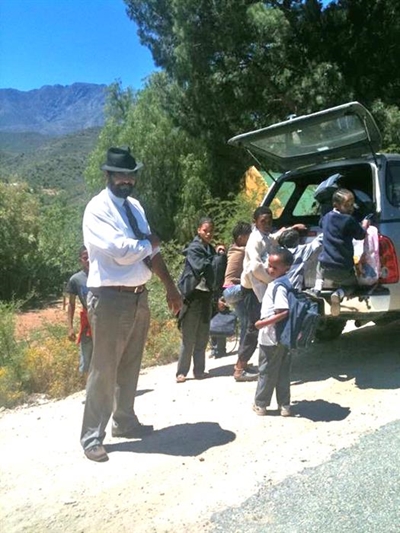 Boer raadop met skool op sy grond