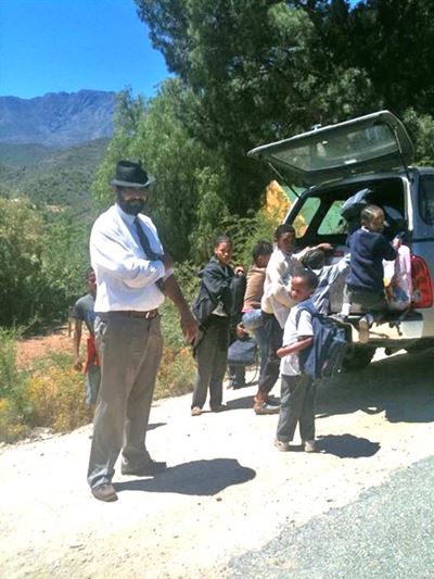 Boer raadop met skool op sy grond