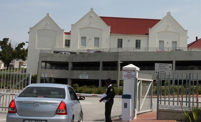 George Hospital: Expect to wait