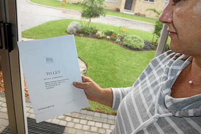 Mother & daughter caught in rental scam