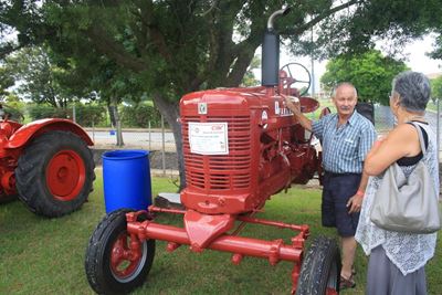 Landbou-ikone verryk groot oumotorskou