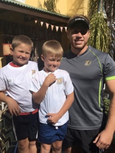 Jong leerders ontmoet rugbyheld