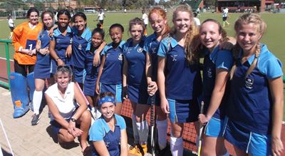 Knysna hockey girls at coaching clinic