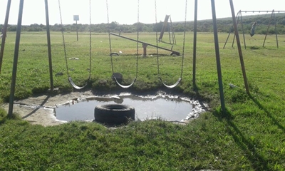 Speelpark glo bestrooi met glasstukke