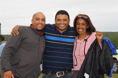 Melkhoutfonteiners keelvol vir dwelms
