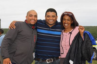 Melkhoutfonteiners keelvol vir dwelms